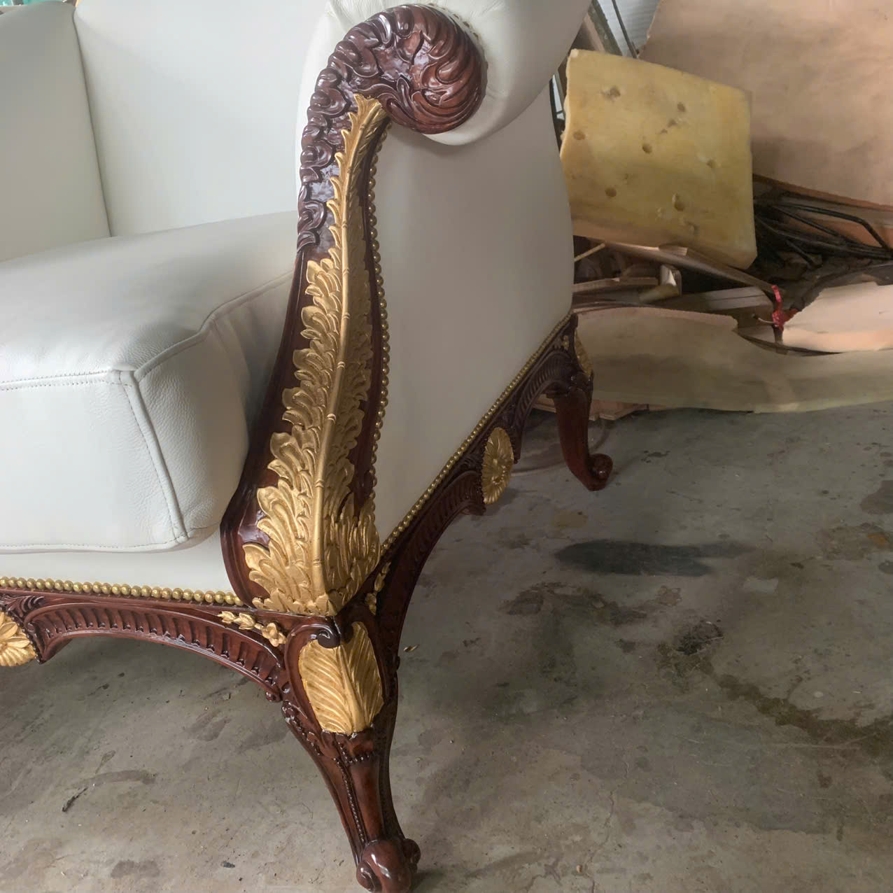 BỘ SOFA DÁT VÀNG ALTHORP – VẺ ĐẸP QUÝ TỘC VƯỢT THỜI GIAN